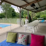 Logis Du Patis Roux Oda ve Kahvaltı 3*