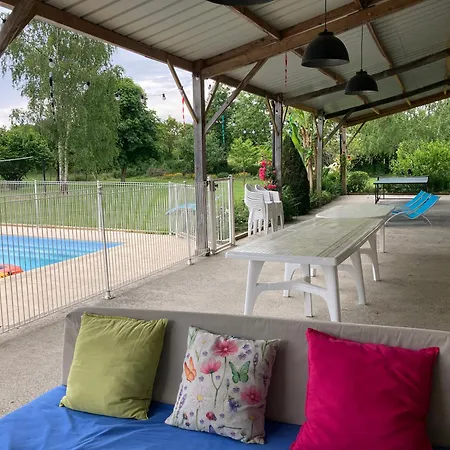 Logis Du Patis Roux Bed and Breakfast 2*